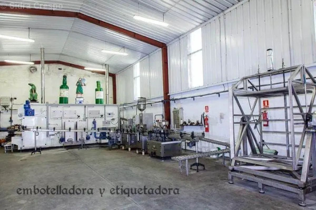 Nuestra embotelladora/etiquetadora